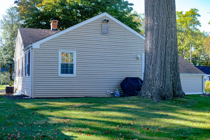 Property Photo: 17 Oakwood Manor CT 06416