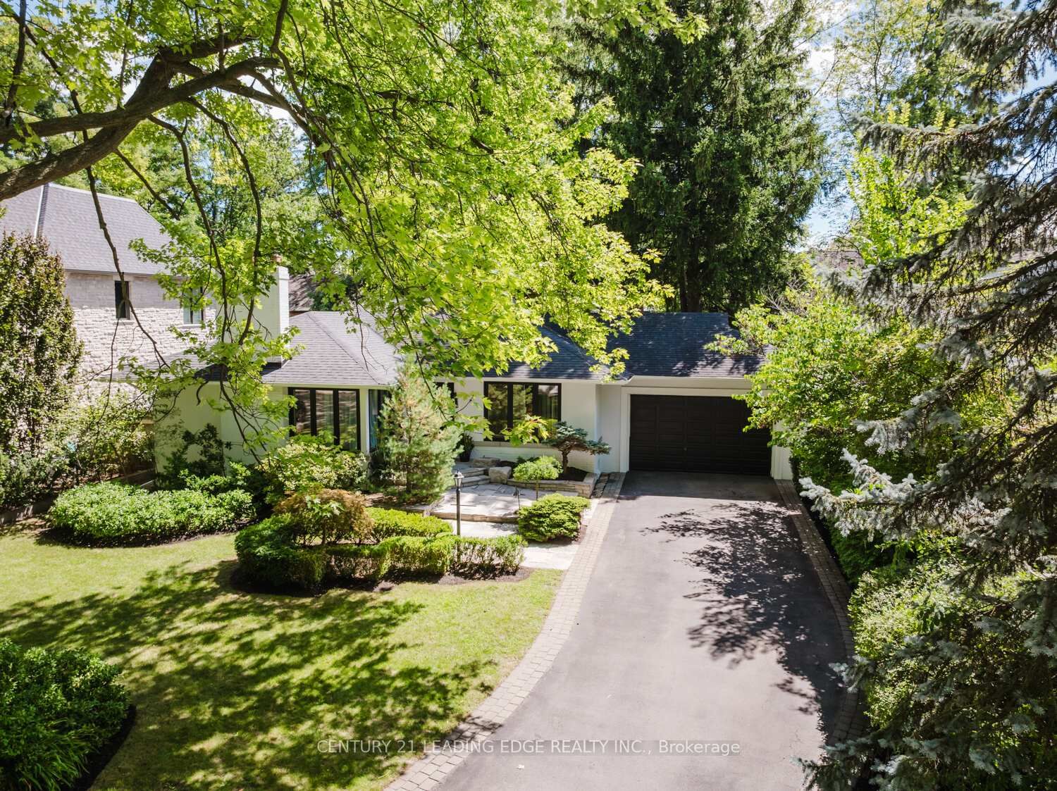 Photo de la propriété:  1 Romney Road  ON M9A 4E9 