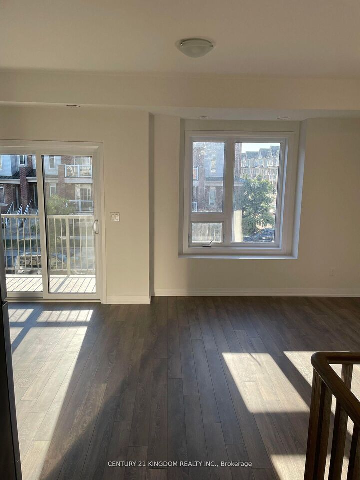 Property Photo:  2635 William Jackson Drive 408  ON L1X 0L3 