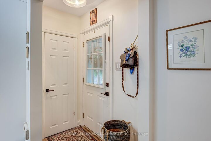 Photo de la propriété:  52 Green Lanes N/A  ON M8Z 4V7 
