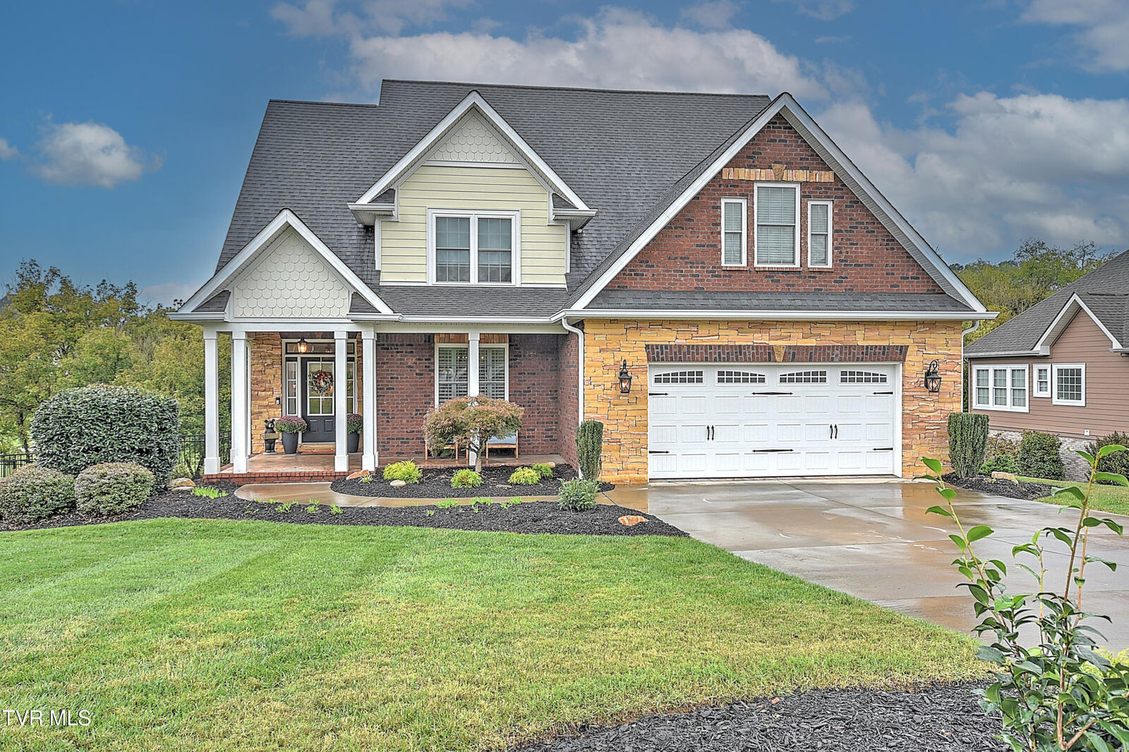 Property Photo:  124 Forest Lane N  TN 37617 