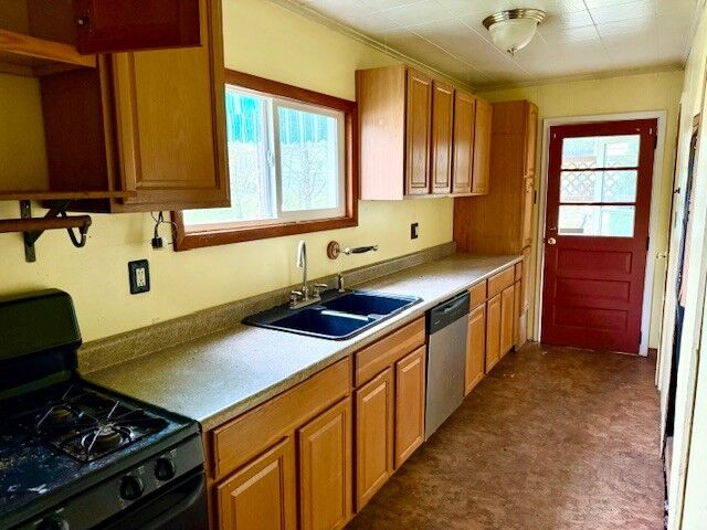 Property Photo:  412 E Cedar  PA 15425 