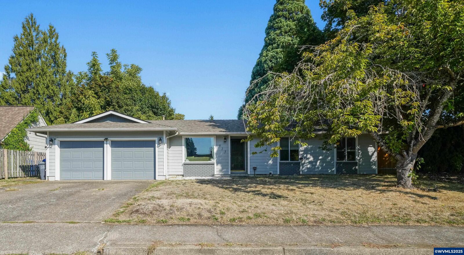 Property Photo:  915 Koala St N  OR 97303 