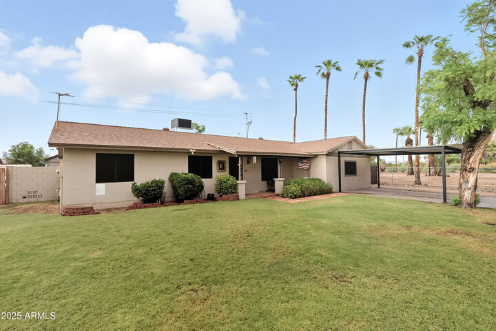 3930 W Desert Hills Drive  Phoenix AZ 85029 photo
