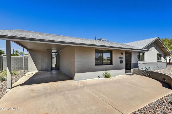 Property Photo: 1986 E Palmcroft Drive AZ 85282