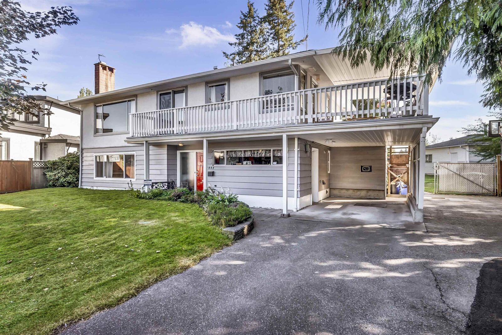 Photo de la propriété:  12448 97B Avenue  BC V3V 2H8 