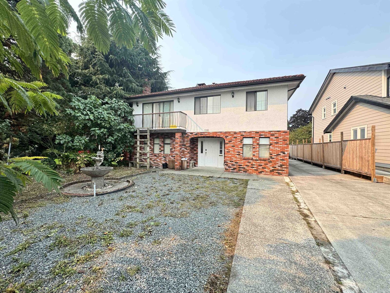 Property Photo: 7295 Sussex Avenue BC V5J 3V6