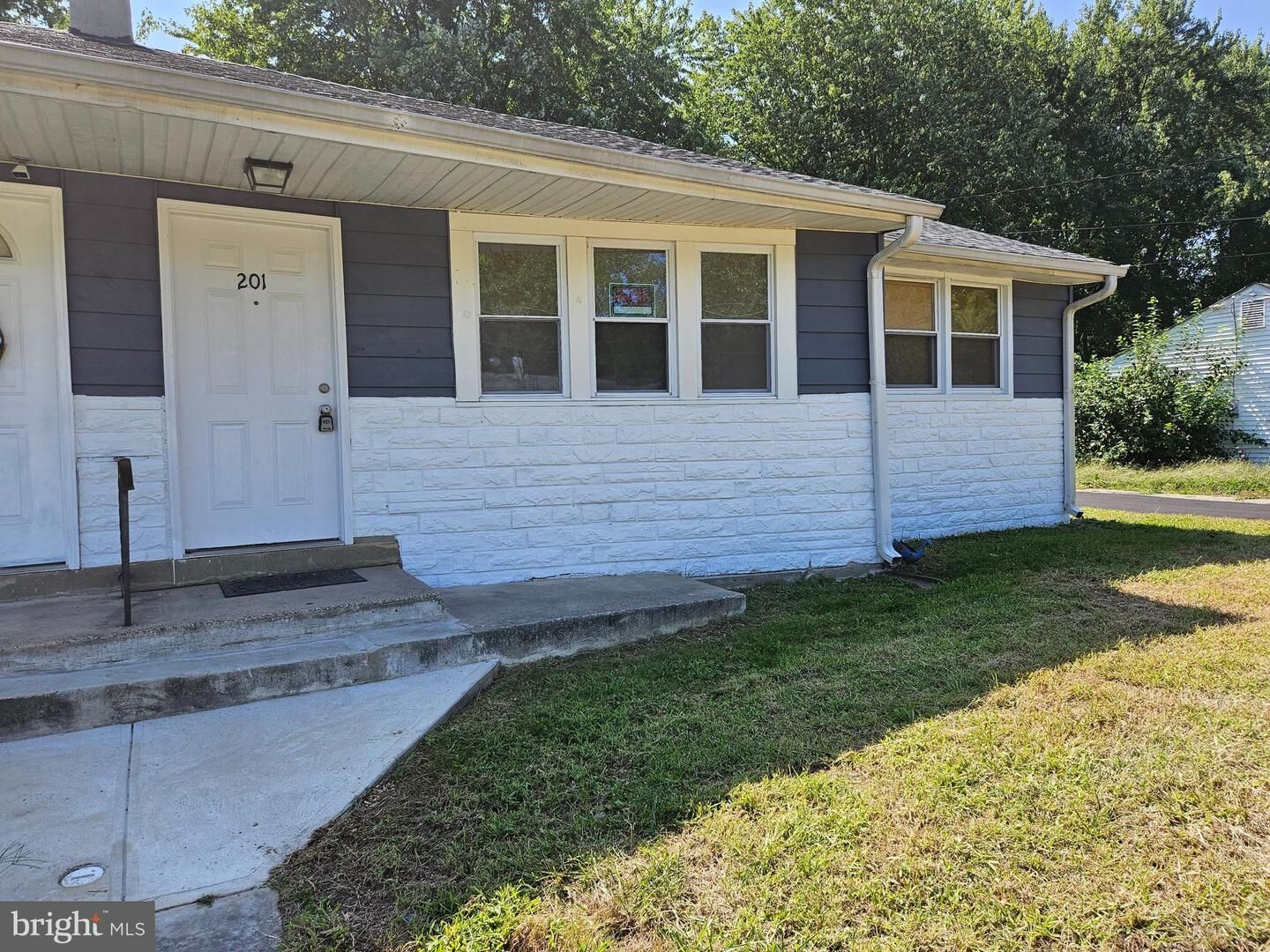 Property Photo:  201 Kinsley Road  NJ 08068 