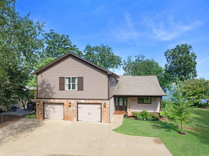 Property Photo:  