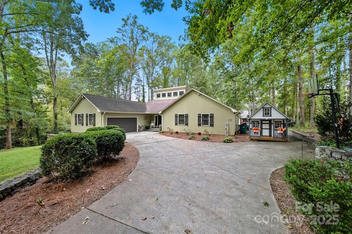 Property Photo: 507 6th Avenue NE NC 28613