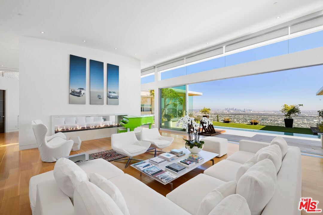 Property Photo:  1476 Blue Jay Way  CA 90069 