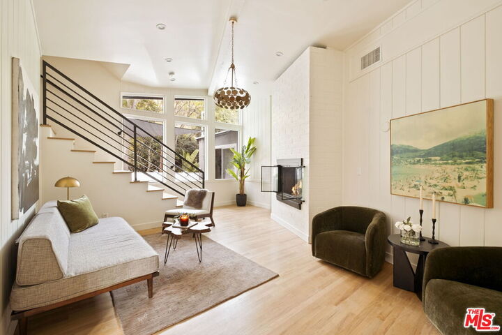 2701 Jalmia Dr  Los Angeles CA 90046 photo