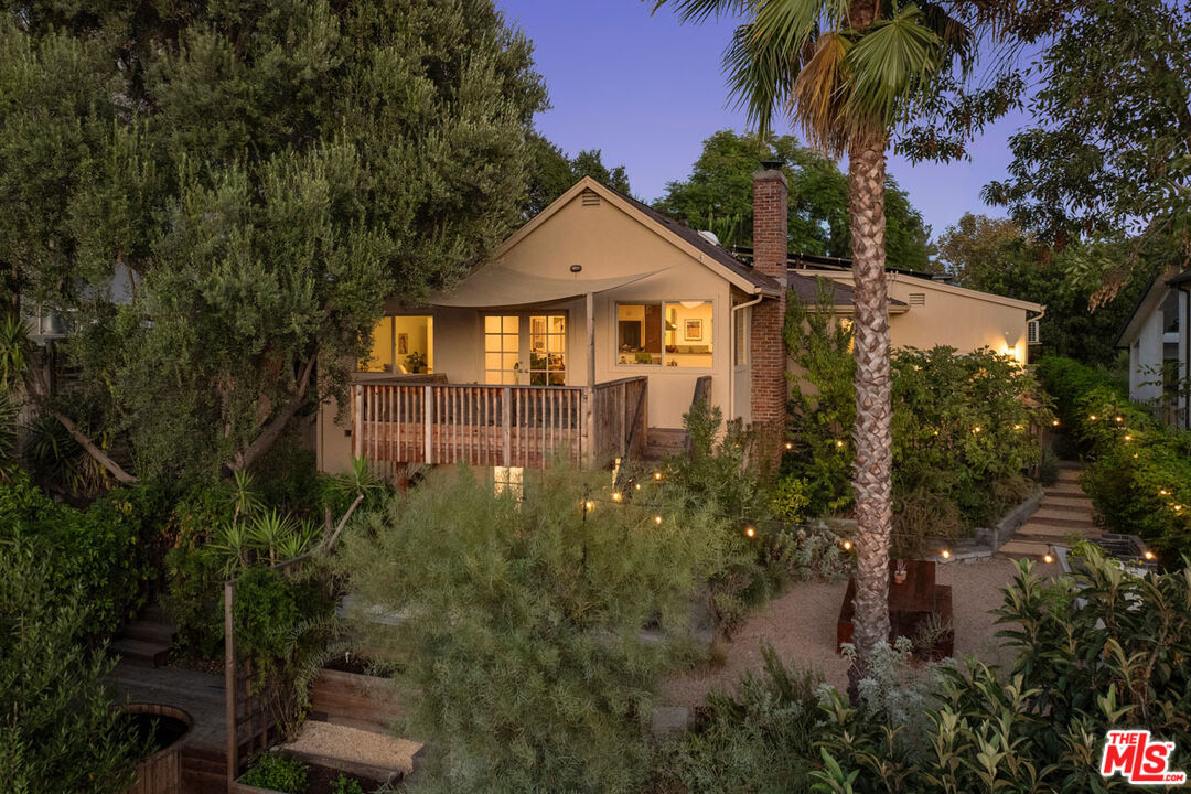 Property Photo:  2143 Lemoyne St  CA 90026 