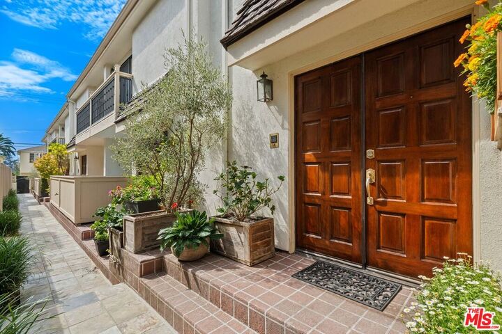 Property Photo:  812 16th St  CA 90403 