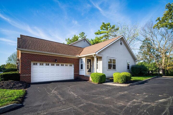 Property Photo:  3999 Kensingwood Drive  OH 43230 