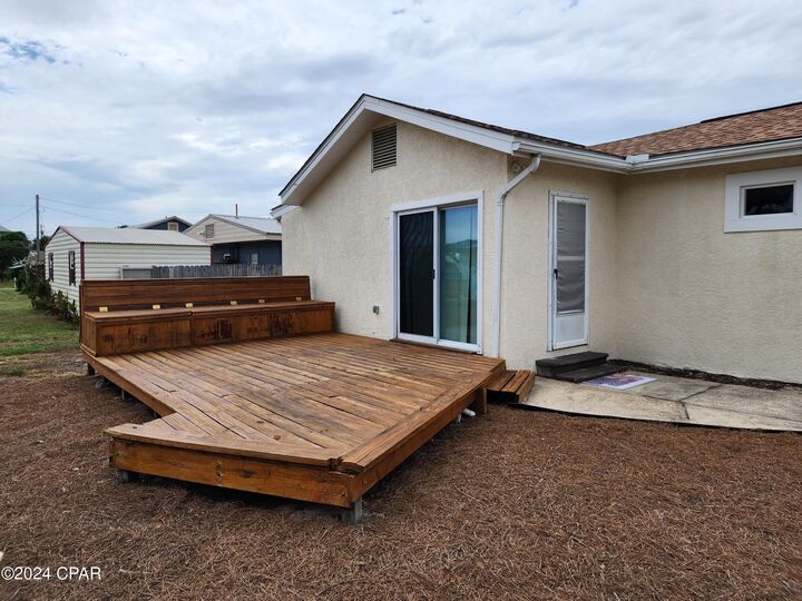 Property Photo: 205 1st Street FL 32413