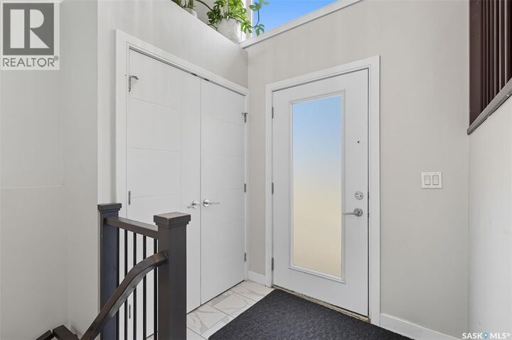 Property Photo:  4127 33rd Street W  SK S7R 0M4 