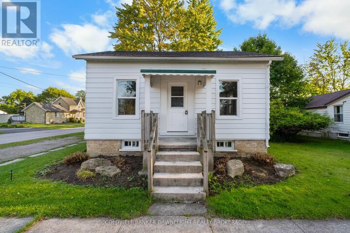 Property Photo:  103 Park Street  ON N0M 1S2 