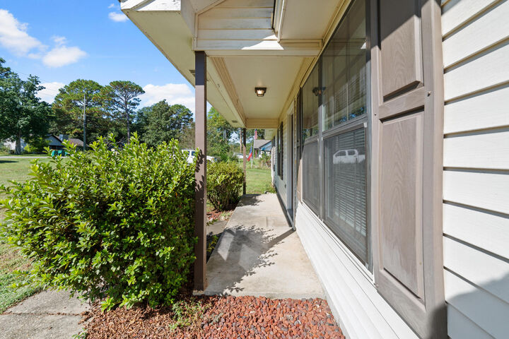 Property Photo: 354 John King Road FL 32539