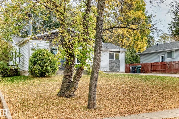 Property Photo:  139 Willow Street  AB T8A 1P3 