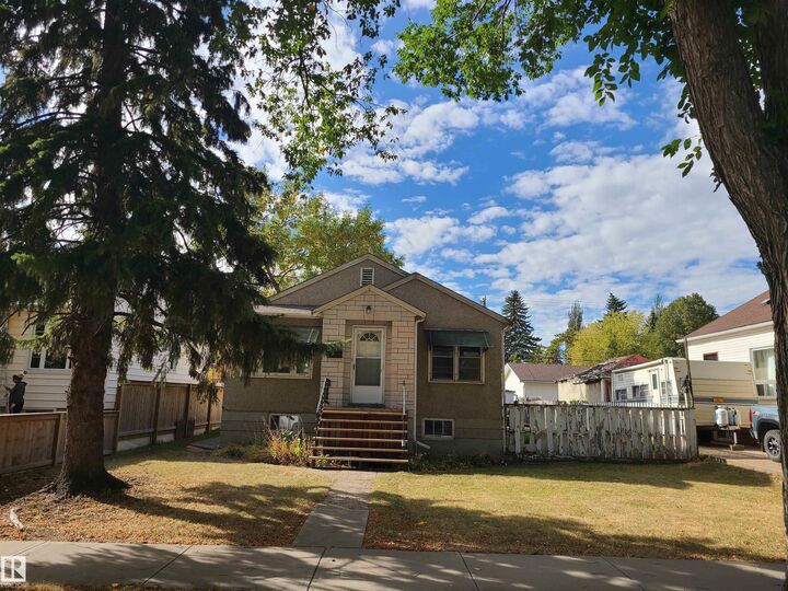 Property Photo:  12414 90 Street NW  AB T5B 3Z8 
