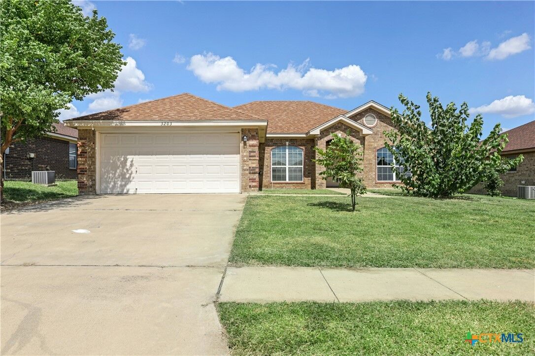 Property Photo: 3203 Canadian River Loop TX 76549