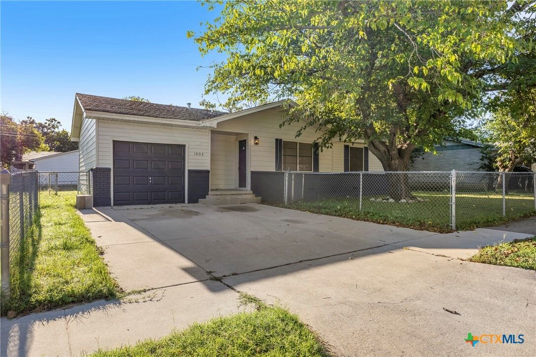 Property Photo:  1002 Houston Street  TX 76541 