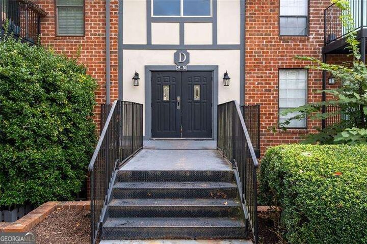 Property Photo: 6851 Roswell Road D28 GA 30328