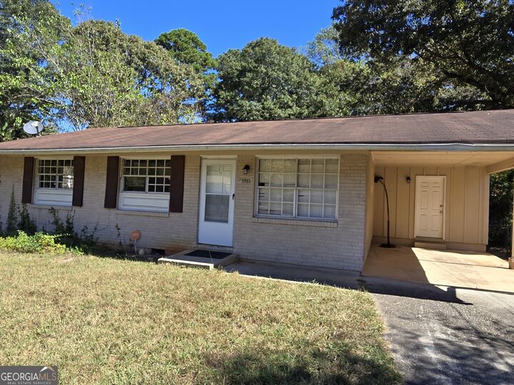 Property Photo:  6642 Wolf River Drive  GA 30274