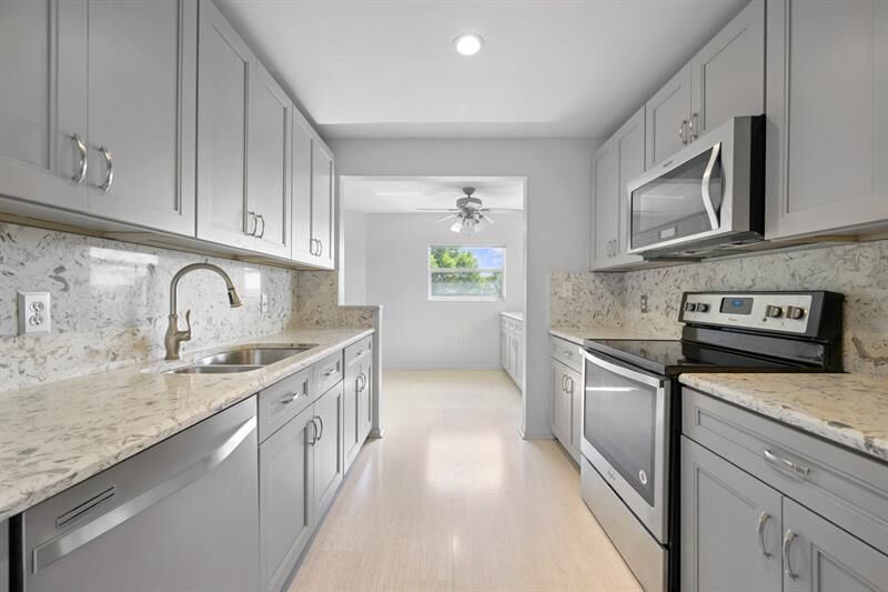 Property Photo: 550 SW 137th Ave 401L FL 33027