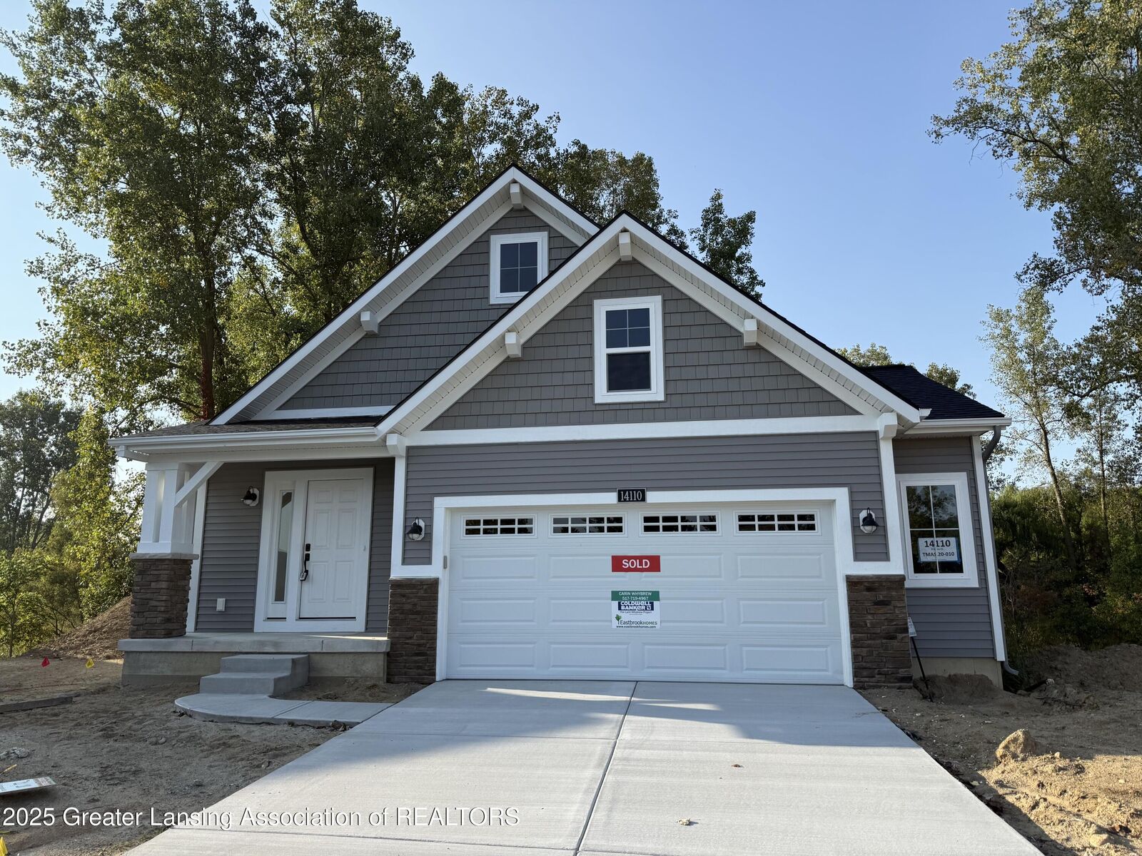 Property Photo:  