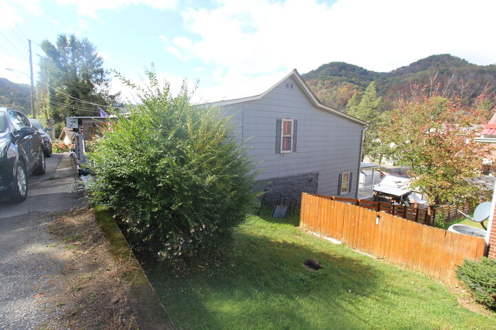 Property Photo:  214 Cedar Ave  WV 25951 