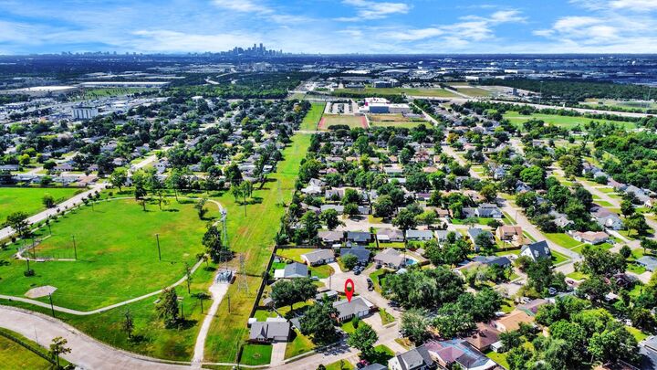 Property Photo: 530 Westshire Drive TX 77013