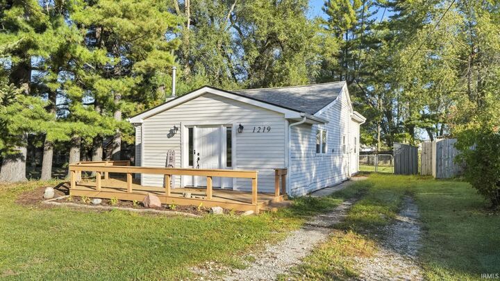 Property Photo:  1219 Lawn Avenue  IN 46774 