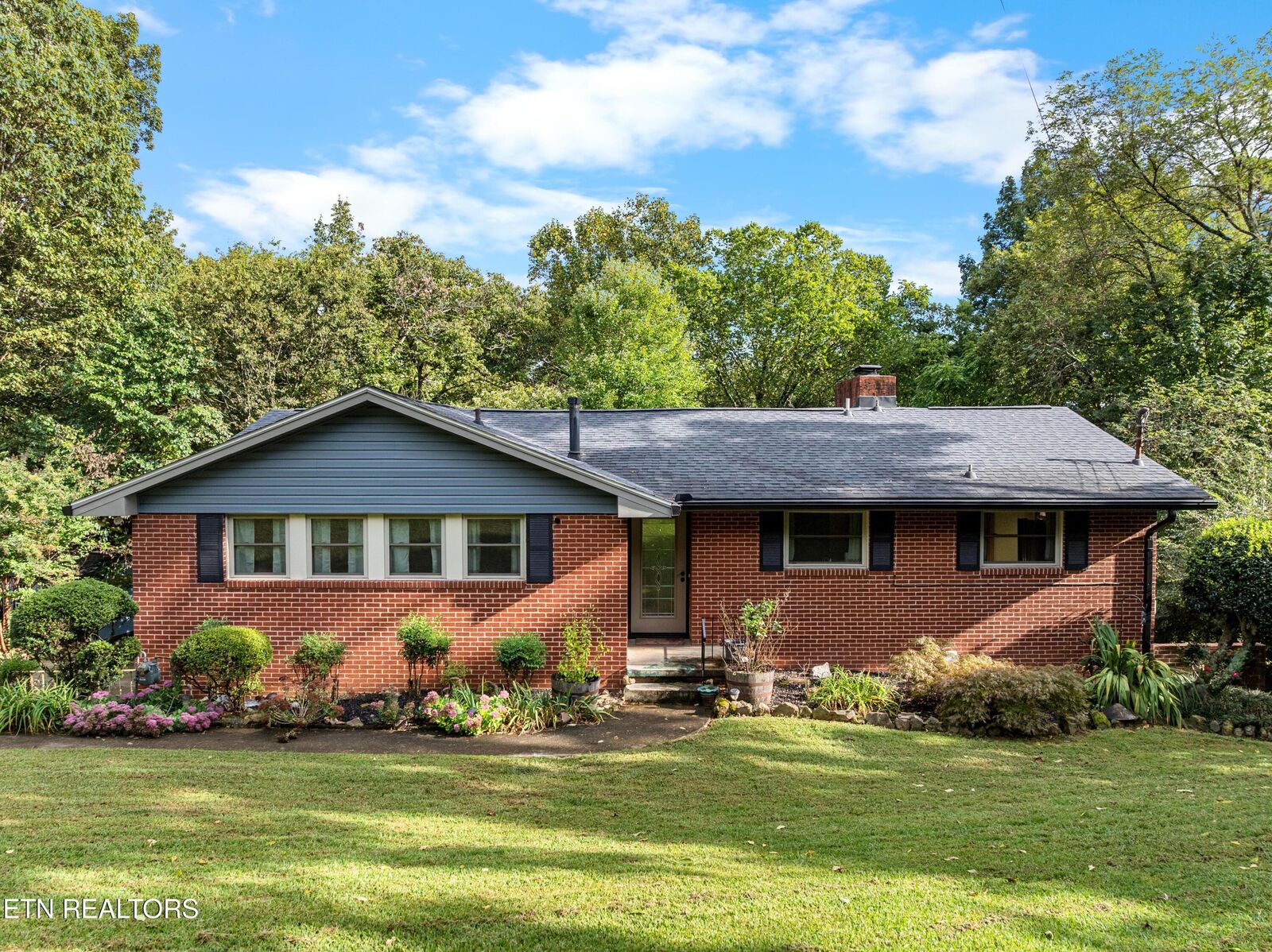 Property Photo:  4912 Laurelwood Rd  TN 37918 