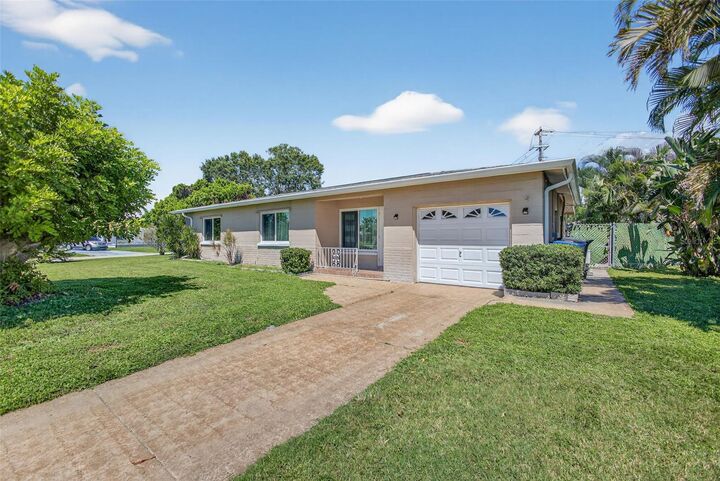 Property Photo:  1004 Orlando Avenue  FL 34207 