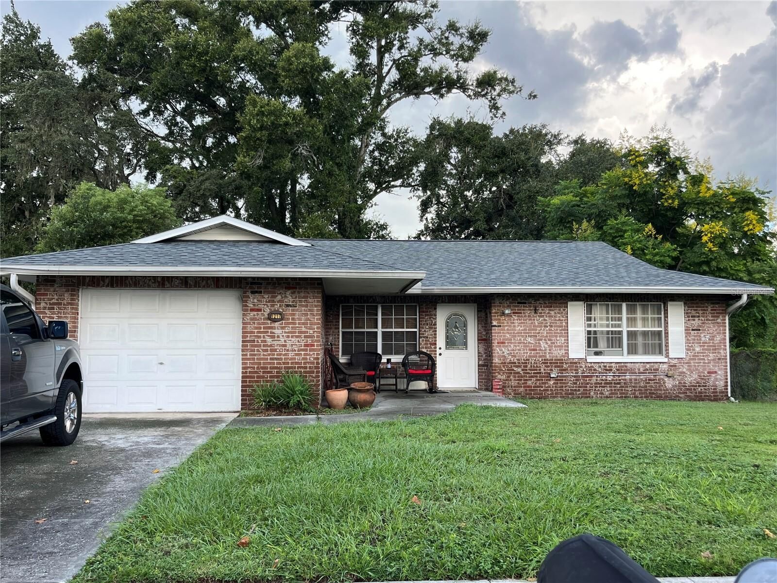 Property Photo: 1217 Oak Valley Drive FL 33584