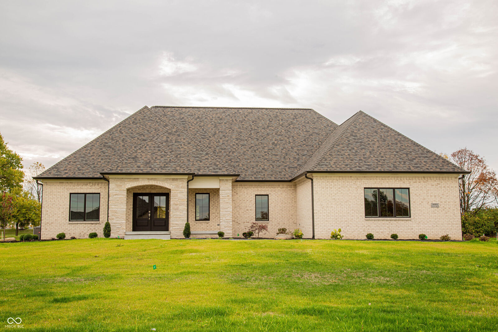Property Photo:  5051 Nottinghill Court  IN 46143 