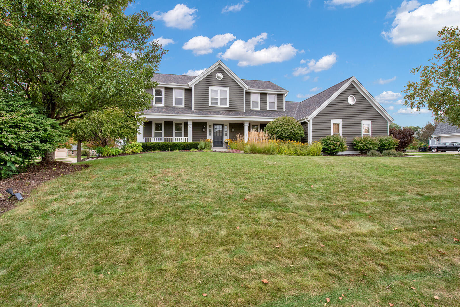 Property Photo:  1614 Legend Hill Ln  WI 53189 