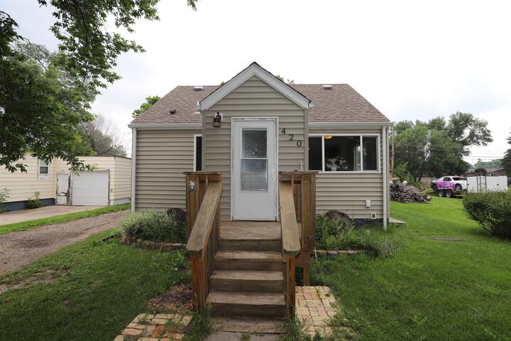 Property Photo: 420 18th St ND 58703