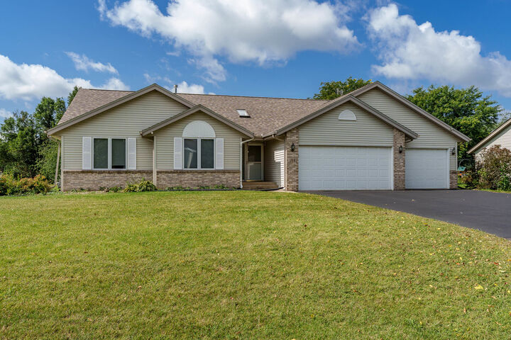 Property Photo:  144 Bristlewood Court  IL 61072 