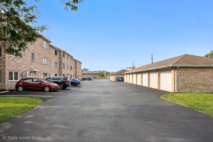 Property Photo:  7900 Nagle Avenue 3S  IL 60459 