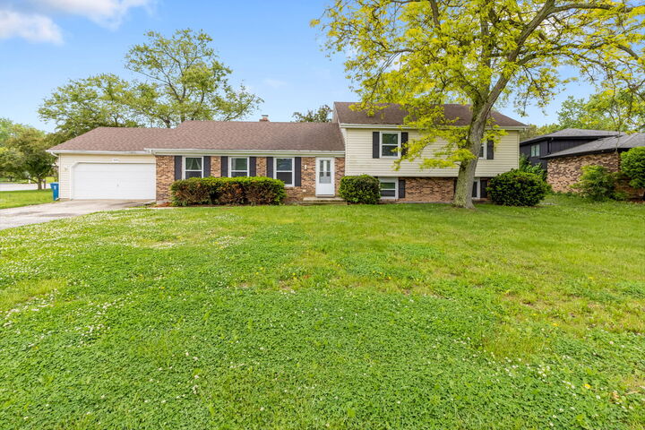 Property Photo:  944 Carol Lane  IL 60417 