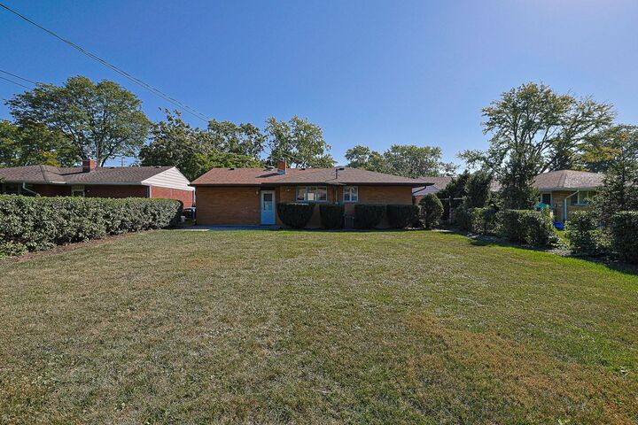 Property Photo: 650 Patricia Lane IL 60016
