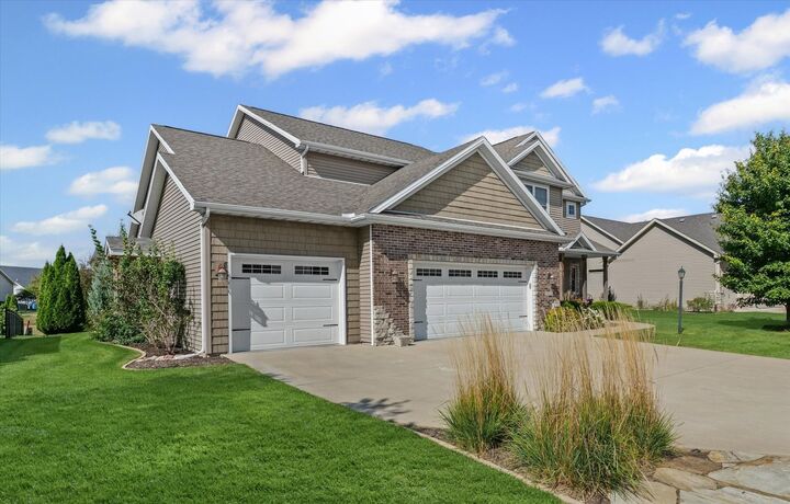 Property Photo:  1211 English Oak Drive  IL 61822 