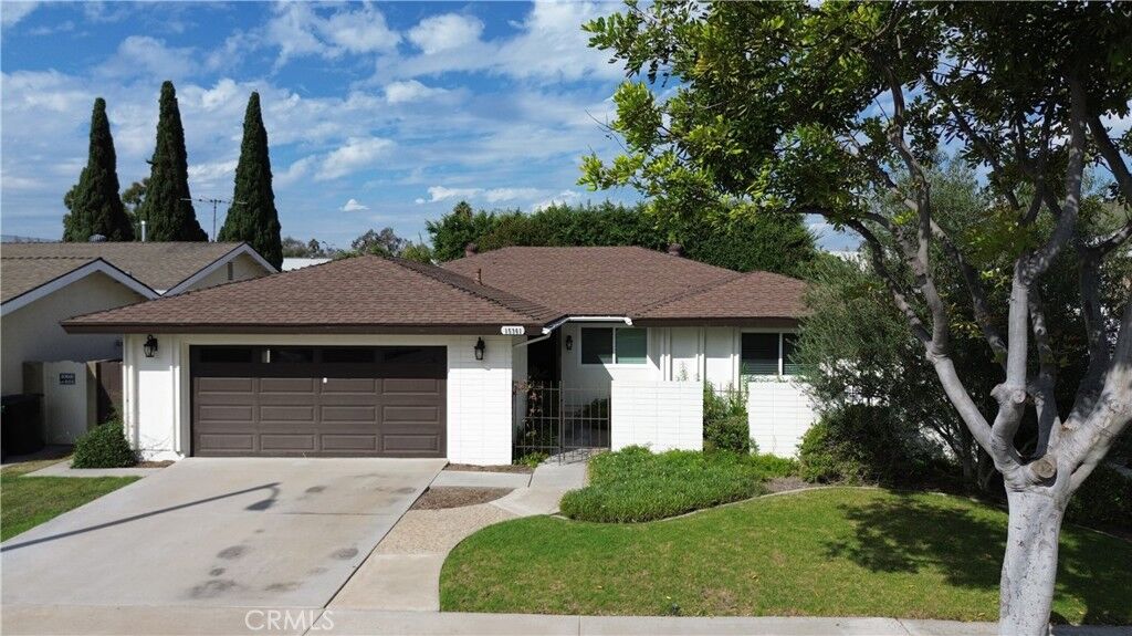Property Photo:  15361 Notre Dame  CA 92683 