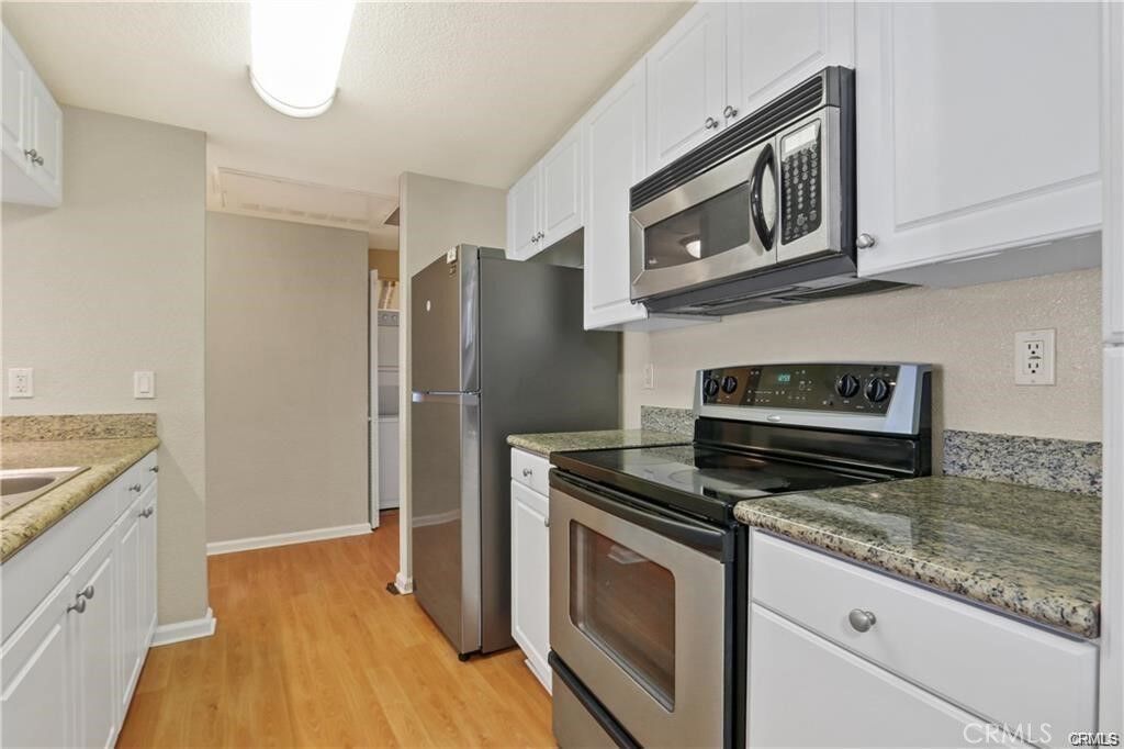 Property Photo:  838 Pine Avenue 402  CA 90813 
