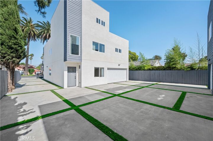 Property Photo:  2937 West Boulevard  CA 90016 