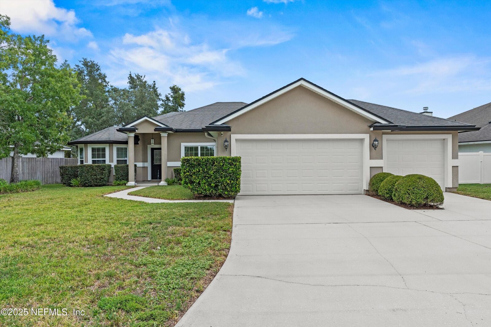 Property Photo: 3225 Ginny Lake Drive FL 32068
