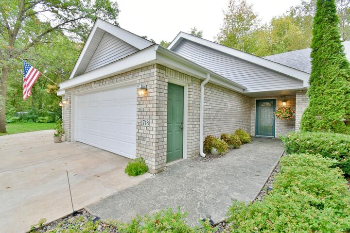 Property Photo:  1718 Maple Court  MN 56304 